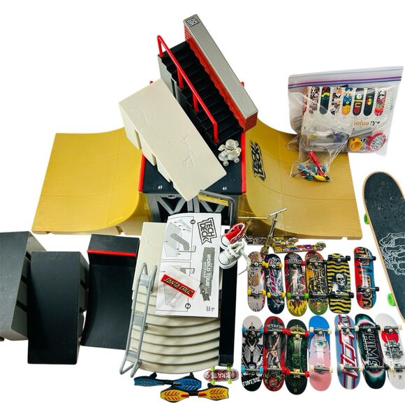 Tech Deck Huge Lot Ramps Stairs Fingerboards Ripper Skull Samurai Santa Cruz - Picture 1 of 8